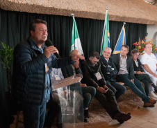 O turismo sustentável aliado à qualidade da água foi um dos destaques do lançamento do Guia Náutica – Águas do Paraná , na manhã desta sexta-feira (22), em Guaratuba, como parte das comemorações do Dia da Água. A publicação apresenta ilhas, praias, rios, lagos e represas de todas as regiões do Estado, no litoral e interior, como potencialidades para o turismo náutico. Na foto, o secretário de Desenvolvimento Sustentável e Turismo, Márcio Nunes.Foto:André Thiago/Sanepar