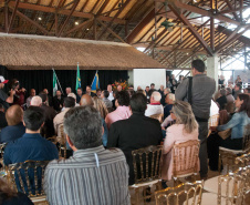 O turismo sustentável aliado à qualidade da água foi um dos destaques do lançamento do Guia Náutica – Águas do Paraná , na manhã desta sexta-feira (22), em Guaratuba, como parte das comemorações do Dia da Água. A publicação apresenta ilhas, praias, rios, lagos e represas de todas as regiões do Estado, no litoral e interior, como potencialidades para o turismo náutico.Foto: André Thiago/Sanepar