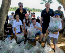 O Governo do Estado, por meio da Secretaria de Desenvolvimento Sustentável e Turismo, realizou neste final de semana (23-24) soltura de peixes, plantio de árvores e atividades de educação ambiental em Campo Mourão, Formosa do Oeste, Quarto Centenário, Alto Paraíso / Porto Figueira.  -  Curitiba, 25/03/2019  -  Foto: Dênis Ferreira Netto/Desenvolvimento Sustentável