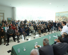 O governador Carlos Massa Ratinho Junior assinou nesta quarta-feira (27) uma série de convênios que beneficiarão crianças, famílias e pessoas com deficiências física e mental