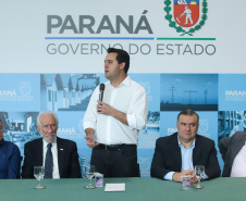 O governador Carlos Massa Ratinho Junior assinou nesta quarta-feira (27) uma série de convênios que beneficiarão crianças, famílias e pessoas com deficiências física e mental