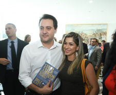O governador Carlos Massa Ratinho Junior assinou nesta quarta-feira (27) uma série de convênios que beneficiarão crianças, famílias e pessoas com deficiências física e mental