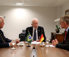 Consul Geral da Alemanha em São Paulo Axel Zeidler, e Cônsul Honorário da Alemanha em Curitiba Andreas F.H. Hoffrichter ,com o Vice-governador Darci Piana.Foto Gilson Abreu