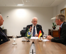 Consul Geral da Alemanha em São Paulo Axel Zeidler, e Cônsul Honorário da Alemanha em Curitiba Andreas F.H. Hoffrichter ,com o Vice-governador Darci Piana.Foto Gilson Abreu