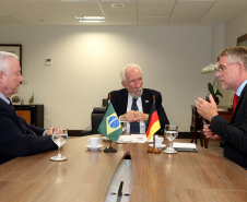 Consul Geral da Alemanha em São Paulo Axel Zeidler, e Cônsul Honorário da Alemanha em Curitiba Andreas F.H. Hoffrichter ,com o Vice-governador Darci Piana.Foto Gilson Abreu
