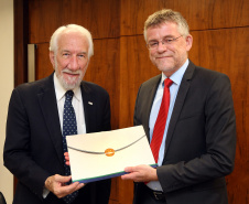 Consul Geral da Alemanha em São Paulo Axel Zeidler, e Cônsul Honorário da Alemanha em Curitiba Andreas F.H. Hoffrichter ,com o Vice-governador Darci Piana.Foto Gilson Abreu