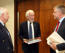 Consul Geral da Alemanha em São Paulo Axel Zeidler, e Cônsul Honorário da Alemanha em Curitiba Andreas F.H. Hoffrichter ,com o Vice-governador Darci Piana.Foto Gilson Abreu