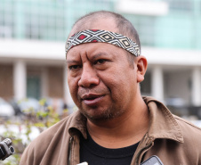 O Chefe de Gabinete do Governador Ratinho Junior,  Daniel Vilas Bôas Rocha  e o secretario de Comunicação do Estado, Hudson José estiveram com integrantes da aldeia Tupã Nhe´é Kretã, que fazem protesto nacional contrário à extinção da Secretaria Especial de Saúde Indígena (Sesai), unidade vinculada ao Ministério da Saúde em frente ao Palacio Iguacu.  O governador do Estado cumpre agenda em São Paulo nesta quinta-feira. Curitiba, 28/03/2019 -  Foto: Geraldo Bubniak/ANPr