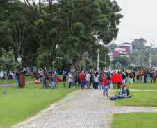 O Chefe de Gabinete do Governador Ratinho Junior,  Daniel Vilas Bôas Rocha  e o secretario de Comunicação do Estado, Hudson José estiveram com integrantes da aldeia Tupã Nhe´é Kretã, que fazem protesto nacional contrário à extinção da Secretaria Especial de Saúde Indígena (Sesai), unidade vinculada ao Ministério da Saúde em frente ao Palacio Iguacu.  O governador do Estado cumpre agenda em São Paulo nesta quinta-feira. Curitiba, 28/03/2019 -  Foto: Geraldo Bubniak/ANPr