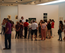 O Museu Oscar Niemeyer convida o público para participar da edição de abril do programa Arte para Maiores, voltado especialmente para pessoas maiores de 60 anos. As atividades acontecem na próxima terça-feira (2). Foto: MON