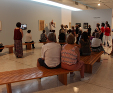 O Museu Oscar Niemeyer convida o público para participar da edição de abril do programa Arte para Maiores, voltado especialmente para pessoas maiores de 60 anos. As atividades acontecem na próxima terça-feira (2). Foto: MON