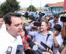O município de Carambeí, nos Campos Gerais, recebeu nesta sexta-feira (29) a autorização do governador Carlos Massa Ratinho Junior para o início de duas obras bastante aguardadas pela população: a construção da sede própria da Prefeitura e a pavimentação da estrada que liga a PR-151 à localidade de Catanduvas. - Carambeí 29/03/2019 - Foto: Rodrigo Félix Leal/ANPr