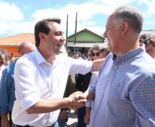 O município de Carambeí, nos Campos Gerais, recebeu nesta sexta-feira (29) a autorização do governador Carlos Massa Ratinho Junior para o início de duas obras bastante aguardadas pela população: a construção da sede própria da Prefeitura e a pavimentação da estrada que liga a PR-151 à localidade de Catanduvas. - Carambeí 29/03/2019 - Foto: Rodrigo Félix Leal/ANPr
