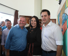O município de Carambeí, nos Campos Gerais, recebeu nesta sexta-feira (29) a autorização do governador Carlos Massa Ratinho Junior para o início de duas obras bastante aguardadas pela população: a construção da sede própria da Prefeitura e a pavimentação da estrada que liga a PR-151 à localidade de Catanduvas. - Carambeí 29/03/2019 - Foto: Rodrigo Félix Leal/ANPr