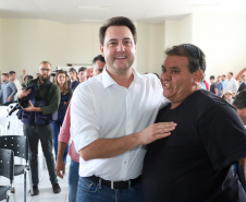 O município de Carambeí, nos Campos Gerais, recebeu nesta sexta-feira (29) a autorização do governador Carlos Massa Ratinho Junior para o início de duas obras bastante aguardadas pela população: a construção da sede própria da Prefeitura e a pavimentação da estrada que liga a PR-151 à localidade de Catanduvas. - Carambeí 29/03/2019 - Foto: Rodrigo Félix Leal/ANPr