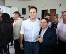 O município de Carambeí, nos Campos Gerais, recebeu nesta sexta-feira (29) a autorização do governador Carlos Massa Ratinho Junior para o início de duas obras bastante aguardadas pela população: a construção da sede própria da Prefeitura e a pavimentação da estrada que liga a PR-151 à localidade de Catanduvas. - Carambeí 29/03/2019 - Foto: Rodrigo Félix Leal/ANPr