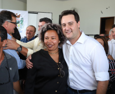 O município de Carambeí, nos Campos Gerais, recebeu nesta sexta-feira (29) a autorização do governador Carlos Massa Ratinho Junior para o início de duas obras bastante aguardadas pela população: a construção da sede própria da Prefeitura e a pavimentação da estrada que liga a PR-151 à localidade de Catanduvas. - Carambeí 29/03/2019 - Foto: Rodrigo Félix Leal/ANPr