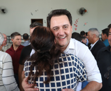 O município de Carambeí, nos Campos Gerais, recebeu nesta sexta-feira (29) a autorização do governador Carlos Massa Ratinho Junior para o início de duas obras bastante aguardadas pela população: a construção da sede própria da Prefeitura e a pavimentação da estrada que liga a PR-151 à localidade de Catanduvas. - Carambeí 29/03/2019 - Foto: Rodrigo Félix Leal/ANPr