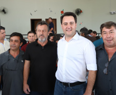O município de Carambeí, nos Campos Gerais, recebeu nesta sexta-feira (29) a autorização do governador Carlos Massa Ratinho Junior para o início de duas obras bastante aguardadas pela população: a construção da sede própria da Prefeitura e a pavimentação da estrada que liga a PR-151 à localidade de Catanduvas. - Carambeí 29/03/2019 - Foto: Rodrigo Félix Leal/ANPr