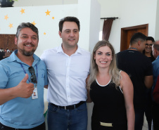 O município de Carambeí, nos Campos Gerais, recebeu nesta sexta-feira (29) a autorização do governador Carlos Massa Ratinho Junior para o início de duas obras bastante aguardadas pela população: a construção da sede própria da Prefeitura e a pavimentação da estrada que liga a PR-151 à localidade de Catanduvas. - Carambeí 29/03/2019 - Foto: Rodrigo Félix Leal/ANPr