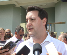 O município de Carambeí, nos Campos Gerais, recebeu nesta sexta-feira (29) a autorização do governador Carlos Massa Ratinho Junior para o início de duas obras bastante aguardadas pela população: a construção da sede própria da Prefeitura e a pavimentação da estrada que liga a PR-151 à localidade de Catanduvas. - Carambeí 29/03/2019 - Foto: Jaelson Lucas/ANPr