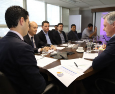 Presidente da Copel, Daniel Pimentel Slaviero, reunido com a diretoria para apresentação dos resultados financeiros de 2018. Foto: Copel
