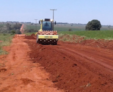 O Governo do Paraná iniciou uma nova etapa do Programa Estradas da Integração que vai beneficiar 684 propriedades rurais e aproximadamente 3,5 mil pessoas, segundo estimativa dos técnicos responsáveis pelo programa.  -  Curitiba, 29/03/2019  -  Foto: Divulgação SEAB