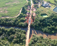 O Departamento de Estradas de Rodagem do Paraná (DER-PR) vai liberar na manhã deste sábado (30) o tráfego sobre a ponte do Rio da Anta, na PR-082. O trecho liga o município de Douradina à Santa Felicidade, distrito de Tapira, no Noroeste do Estado. O local estava totalmente interditado desde 7 de janeiro, quando parte do pavimento da cabeceira da ponte cedeu na altura do km 568 devido às chuvas.  -  Curitiba, 29/03/2019  -  Foto: Divulgação DER