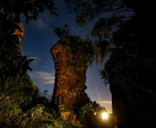 Começa nesta sexta-feira (5) a programação especial do Parque Estadual de Vila Velha, em Ponta Grossa. Os passeios são ofertados pelo Instituto Ambiental do Paraná (IAP), gestor da Unidade de Conservação, em parceria com guias locais e condutores de ecoturismo do entorno do parque.  -  Foto: Rodrigo Félix Leal/ANPr