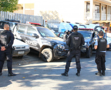 Cinquenta e cinco detentos que estavam na carceragem da cadeia pública de Rio Branco do Sul foram transferidos nesta segunda-feira (01) para a Casa de Custódia de Piraquara