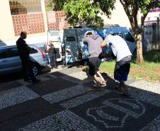 Cinquenta e cinco detentos que estavam na carceragem da cadeia pública de Rio Branco do Sul foram transferidos nesta segunda-feira (01) para a Casa de Custódia de Piraquara