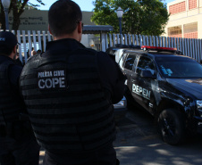 Cinquenta e cinco detentos que estavam na carceragem da cadeia pública de Rio Branco do Sul foram transferidos nesta segunda-feira (01) para a Casa de Custódia de Piraquara