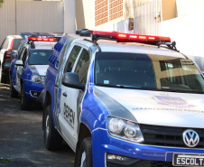 Cinquenta e cinco detentos que estavam na carceragem da cadeia pública de Rio Branco do Sul foram transferidos nesta segunda-feira (01) para a Casa de Custódia de Piraquara