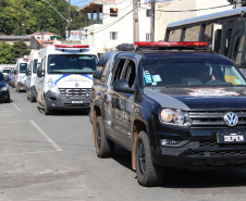 Cinquenta e cinco detentos que estavam na carceragem da cadeia pública de Rio Branco do Sul foram transferidos nesta segunda-feira (01) para a Casa de Custódia de Piraquara