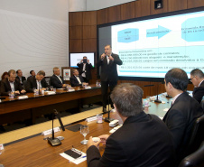 O Governo do Paraná, por meio da Secretaria da Justiça, Família e Trabalho, reforçou as ações de garantia de direitos, assistência social e apoio à geração empregos. Só nos três primeiros meses de gestão foram mais de 100 ações nesta área. O desempenho nesta área foi tema da reunião do vice-governador Darci Piana com o secretariado, realizada nesta terça-feira (2), no Palácio Iguaçu, em Curitiba. Curitiba, 02/04/2019  -  Foto: Jaelson Lucas/ANPr