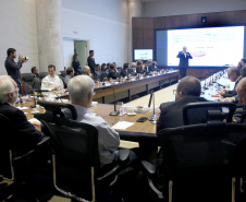 O Governo do Paraná, por meio da Secretaria da Justiça, Família e Trabalho, reforçou as ações de garantia de direitos, assistência social e apoio à geração empregos. Só nos três primeiros meses de gestão foram mais de 100 ações nesta área. O desempenho nesta área foi tema da reunião do vice-governador Darci Piana com o secretariado, realizada nesta terça-feira (2), no Palácio Iguaçu, em Curitiba. Curitiba, 02/04/2019  -  Foto: Jaelson Lucas/ANPr