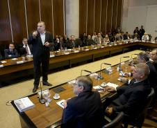 O Governo do Paraná, por meio da Secretaria da Justiça, Família e Trabalho, reforçou as ações de garantia de direitos, assistência social e apoio à geração empregos. Só nos três primeiros meses de gestão foram mais de 100 ações nesta área. O desempenho nesta área foi tema da reunião do vice-governador Darci Piana com o secretariado, realizada nesta terça-feira (2), no Palácio Iguaçu, em Curitiba. Curitiba, 02/04/2019  -  Foto: Jaelson Lucas/ANPr