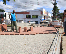 Paranacidade apresenta uso alternativo de pavimentação. O Superintendente executivo do Paranacidade, Álvaro Cabrini, durante vistoria a obras de revitalização de calçadas em Piraquara, na Região Metropolitana de Curitiba. Piraquara, 02/04/2019  -  Foto: Divulgação Sedu/Paranacidade