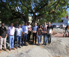 Paranacidade apresenta uso alternativo de pavimentação. O Superintendente executivo do Paranacidade, Álvaro Cabrini, durante vistoria a obras de revitalização de calçadas em Piraquara, na Região Metropolitana de Curitiba. Piraquara, 02/04/2019  -  Foto: Divulgação Sedu/Paranacidade