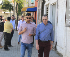Paranacidade apresenta uso alternativo de pavimentação. O Superintendente executivo do Paranacidade, Álvaro Cabrini, durante vistoria a obras de revitalização de calçadas em Piraquara, na Região Metropolitana de Curitiba. Piraquara, 02/04/2019  -  Foto: Divulgação Sedu/Paranacidade