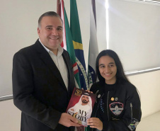 O secretário da Justiça, Família e Trabalho, Ney Leprevoste recebeu a jovem cientista emiradense  Alia Al Mansoori. Foto:SEJU