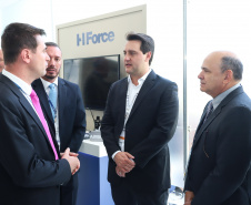 O governador Carlos Massa Ratinho Junior esteve nesta terça-feira (2) na 12ª edição da feira internacional de segurança LAAD Defence & Security, no Rio de Janeiro. A viagem teve como objetivo conhecer tecnologias que possam ser aplicadas no Paraná para reforçar e aprimorar o sistema segurança pública. Foto: Rodrigo Felix Leal/ANPr