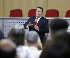 O controlador geral do Estado, Raul Siqueira, durante a apresentação do programa de compliance para servidores públicos, das secretarias, autarquias e empresas públicas. Curitiba, 03-04-19.Foto: Arnaldo Alves / ANPr.