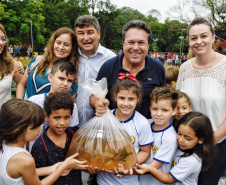 O secretário do Desenvolvimento Sustentável e Turismo, Márcio Nunes, participou, no último sábado (06), da reinauguração do Bosque Municipal "André Ricardo da Silva", em Terra Boa. Durante o evento também houve ações do Programa "Educação Ambiental para Bacias Hidrográficas"  -  Terra Boa, 06/04/2019  -  Foto: Dênis Ferreira Netto/SEDEST