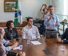 O Governador Carlos Massa Ratinho Junior e o Presidente da Comec, Gilson Santos, assinam a prorrogação da isenção do Transporte para de Pessoas com Deficiência(PCD). Curitiba, 09/04/2019
Foto: Maurilio Cheli