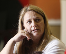 Alunos do Colégio Estadual Barão de Antonina, em Rio Negro, apresentam a peça de teatro "Conscientização do Uso da Cadeirinha" em automóveis. N/F: Regina Celia Mendes, pedagoga e coordenadora do projeto.Rio Negro, 13-03-19.Foto: Arnaldo Alves / ANPr.