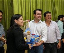 O governador Carlos Massa Ratinho Junior  assina ordem de serviço para construção de Escola em Mauá da Serra nesta quarta-feira (10).  Mauá da Serra, 10/04/2019 -  Foto: Geraldo Bubniak/ANPr