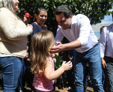 O governador Carlos Massa Ratinho Junior  assina ordem de serviço para construção de Escola em Mauá da Serra nesta quarta-feira (10).  Mauá da Serra, 10/04/2019 -  Foto: Geraldo Bubniak/ANPr