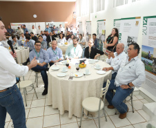  Também em Mauá da Serra, Ratinho Junior visitou as instalações da SL Alimentos, uma das maiores produtoras de aveia da América Latina. No local, ele reforçou o compromisso do Estado com o setor produtivo. “Estamos construindo aqui no Paraná um ambiente para que as indústrias possam crescer e gerar cada vez mais empregos”, disse. Foto: Rodrigo Felix Leal/ANPr