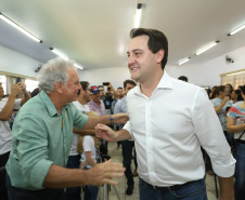 O município de Mauá da Serra, no Vale do Ivaí, ganhará uma nova escola estadual. O governador Carlos Massa Ratinho Junior esteve no município nesta quarta-feira (10) para assinar a ordem de serviço para a construção do Colégio Estadual Vilson Miranda, que terá capacidade para 840 estudantes. O investimento é de R$ 5 milhões.  -  Mauá da Serra, 10/04/2019  -  Foto: Rodrigo Félix Leal/ANPr